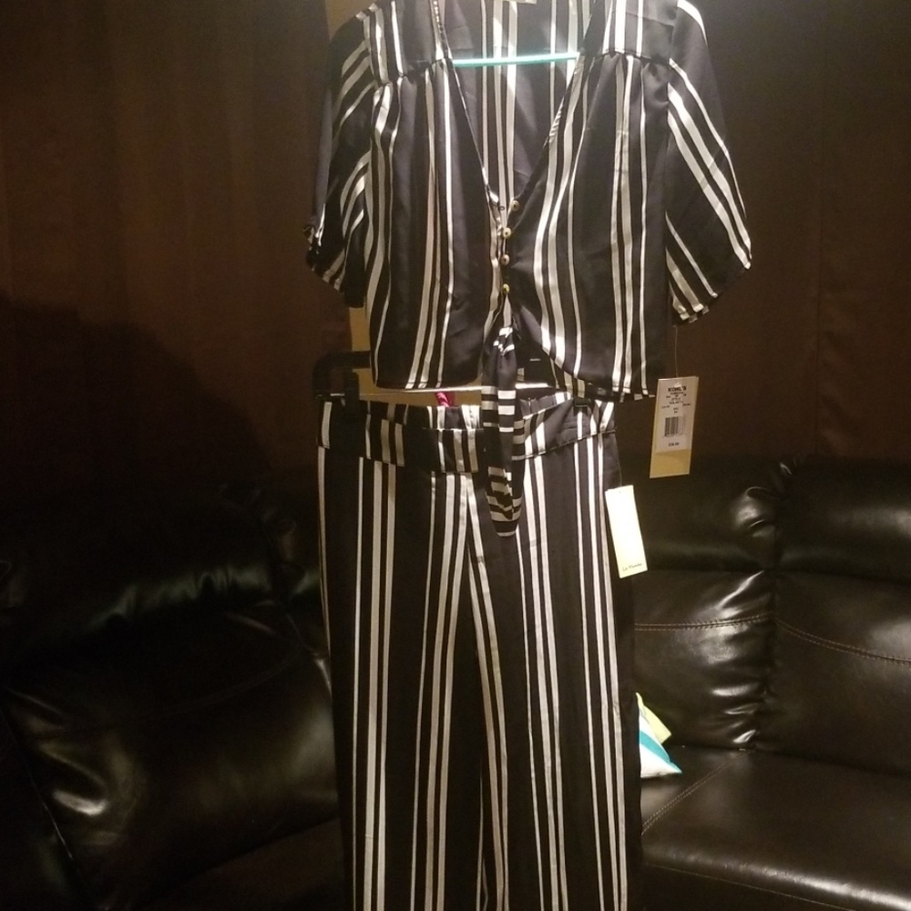 Matching set black white stripes